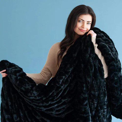 minky-couture-hugs-adult-blanket